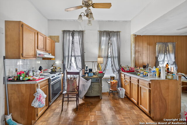 Image 10 of 30 For 433 Woodlawn Ave W