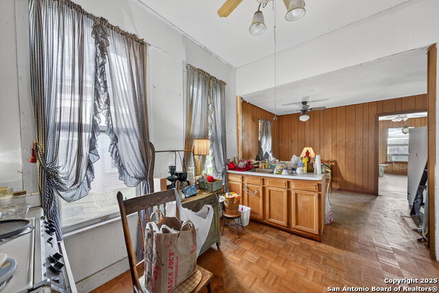 Image 11 of 30 For 433 Woodlawn Ave W