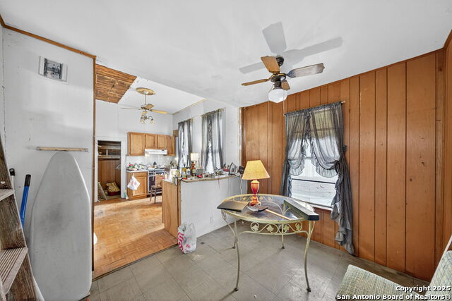 Image 12 of 30 For 433 Woodlawn Ave W