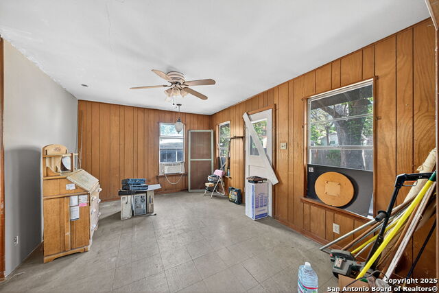 Image 15 of 30 For 433 Woodlawn Ave W