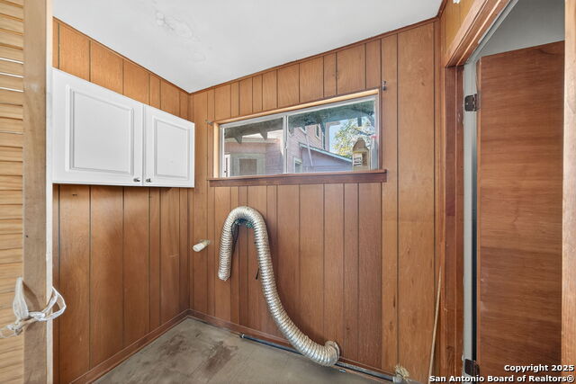 Image 16 of 30 For 433 Woodlawn Ave W