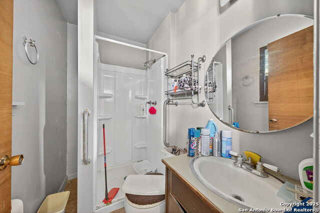 Image 17 of 30 For 433 Woodlawn Ave W