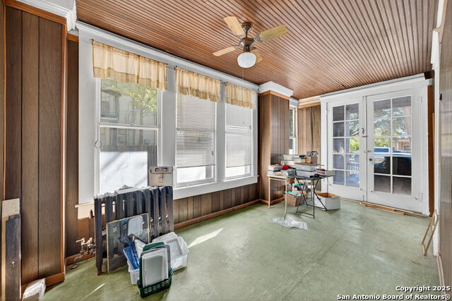 Image 19 of 30 For 433 Woodlawn Ave W