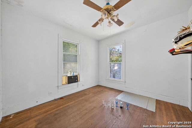 Image 23 of 30 For 433 Woodlawn Ave W