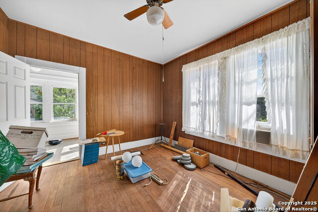 Image 24 of 30 For 433 Woodlawn Ave W