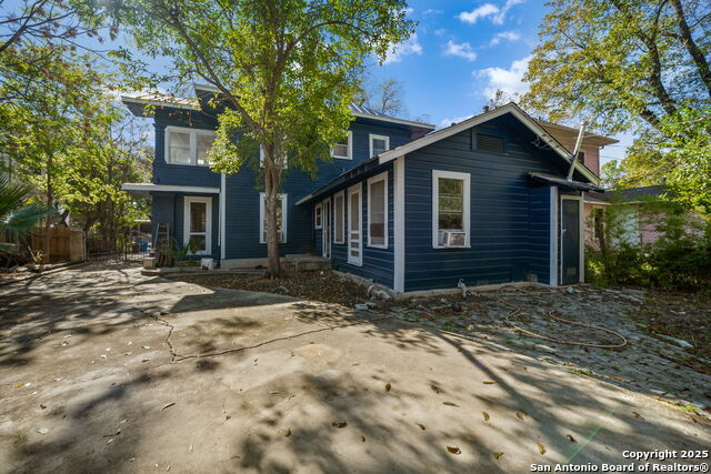 Image 29 of 30 For 433 Woodlawn Ave W