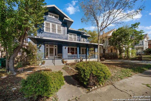 Image 3 of 30 For 433 Woodlawn Ave W