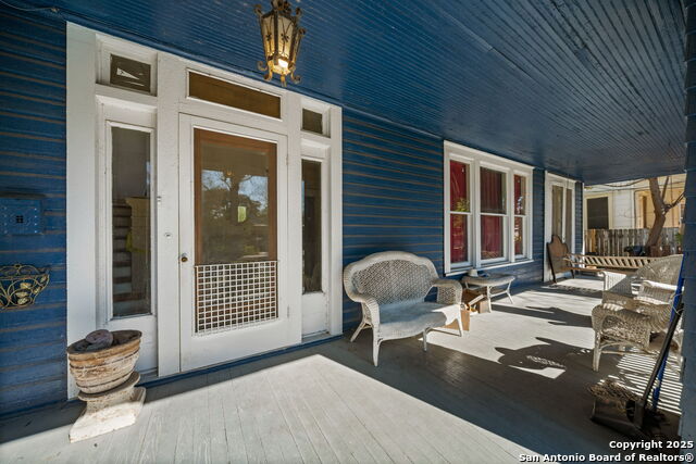 Image 5 of 30 For 433 Woodlawn Ave W