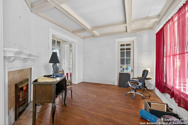 Image 7 of 30 For 433 Woodlawn Ave W