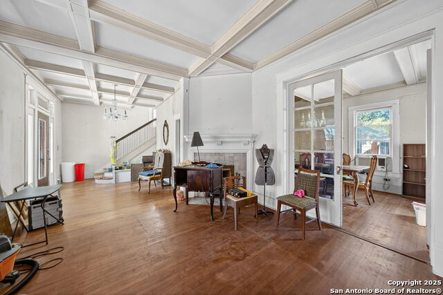 Image 8 of 30 For 433 Woodlawn Ave W