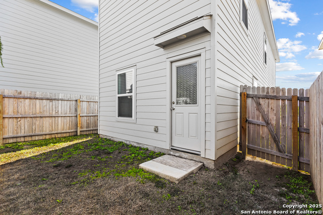 Image 21 of 25 For 11058 Tree Line