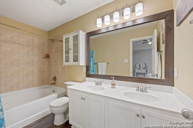 Image 15 of 21 For 8702 Laguna Falls