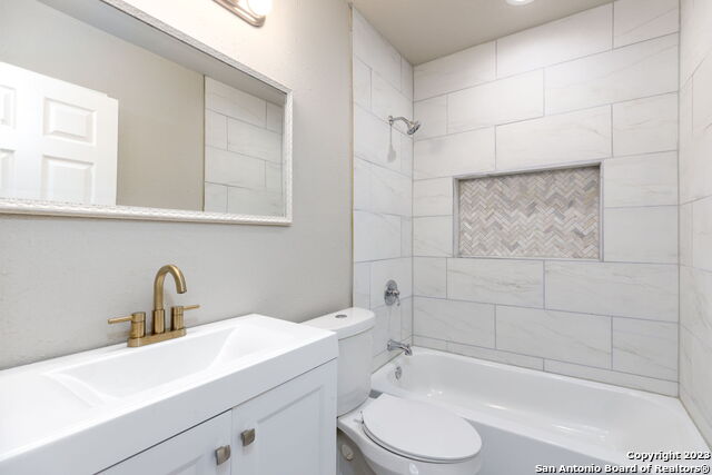 Image 21 of 25 For 527 Meadowlane