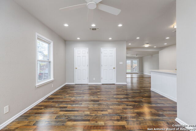 Image 8 of 25 For 527 Meadowlane