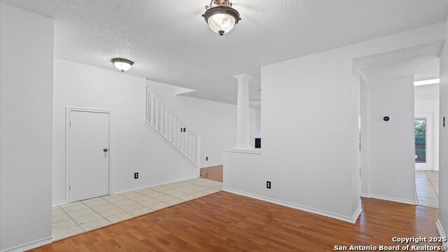 Image 2 of 23 For 18735 Redriver Trl