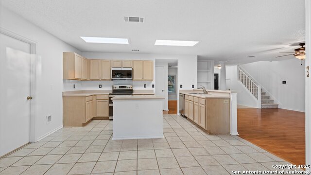 Image 6 of 23 For 18735 Redriver Trl