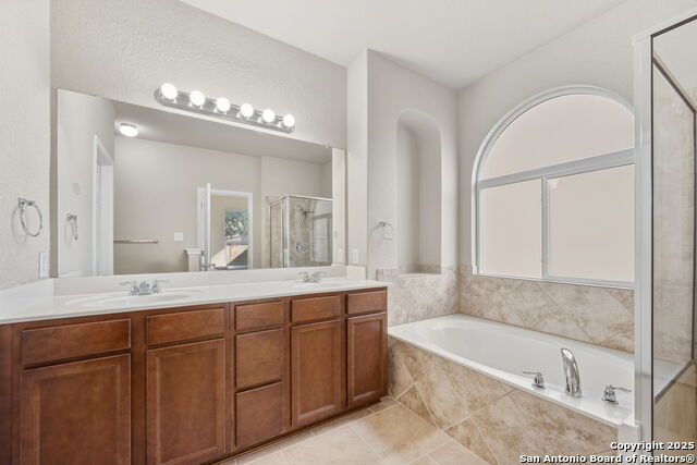 Listing photo id 17 for 8819 Liberty Sky