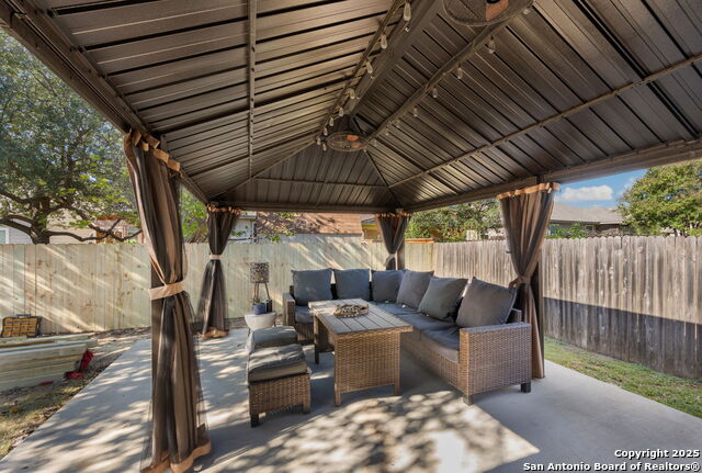 Listing photo id 27 for 8819 Liberty Sky