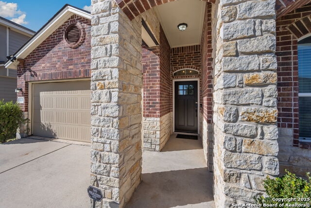 Listing photo id 2 for 8819 Liberty Sky