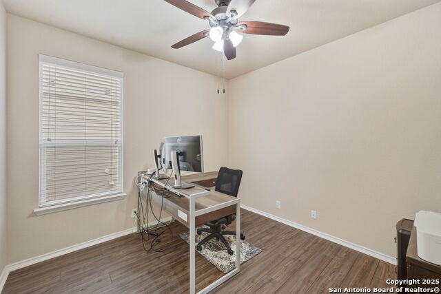 Listing photo id 5 for 8819 Liberty Sky