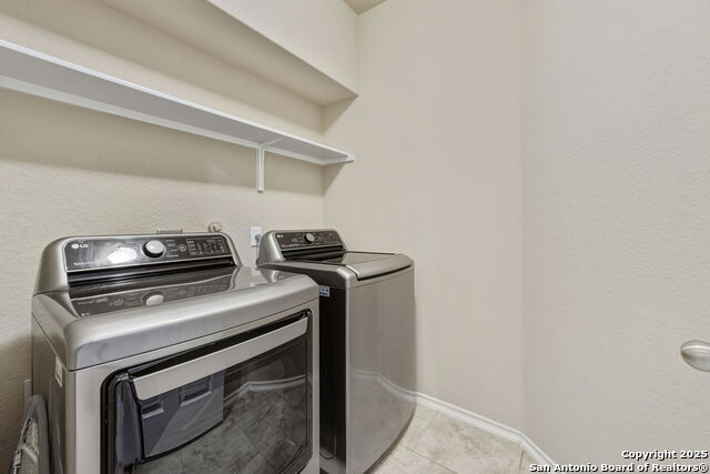 Listing photo id 6 for 8819 Liberty Sky