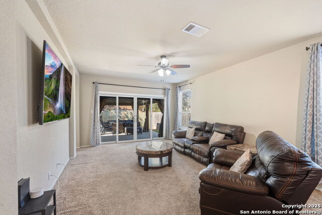 Listing photo id 7 for 8819 Liberty Sky