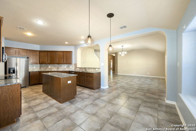 Image 7 of 27 For 8426 White Mulberry