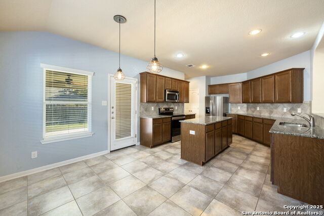 Image 8 of 27 For 8426 White Mulberry