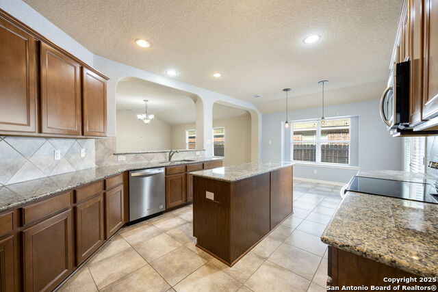 Image 9 of 27 For 8426 White Mulberry