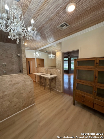 Image 14 of 24 For 148 Robindale W