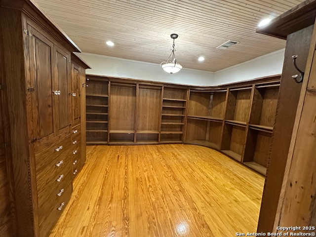 Image 17 of 24 For 148 Robindale W