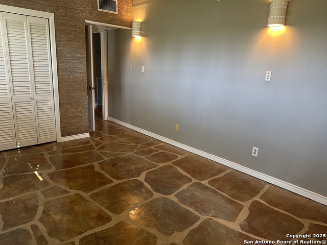 Image 19 of 24 For 148 Robindale W