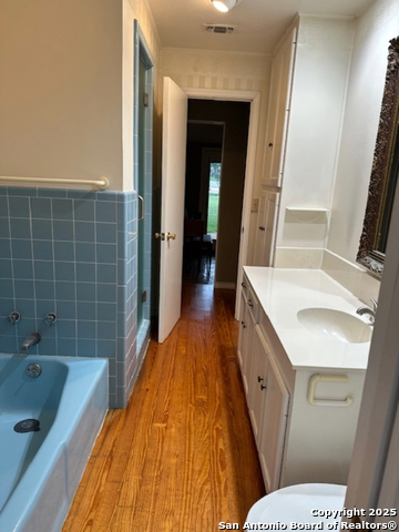 Image 20 of 24 For 148 Robindale W