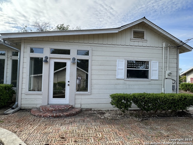 Image 23 of 24 For 148 Robindale W