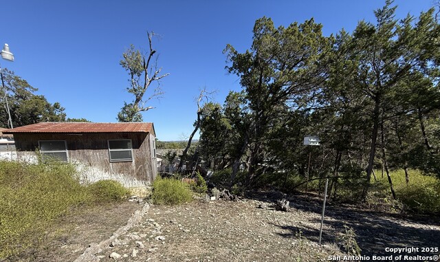 Listing photo id 9 for 651 Scott Way