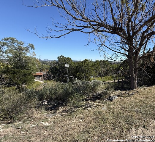 Listing photo id 2 for 651 Scott Way