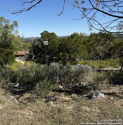 Listing photo id 3 for 651 Scott Way