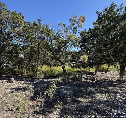 Listing photo id 5 for 651 Scott Way