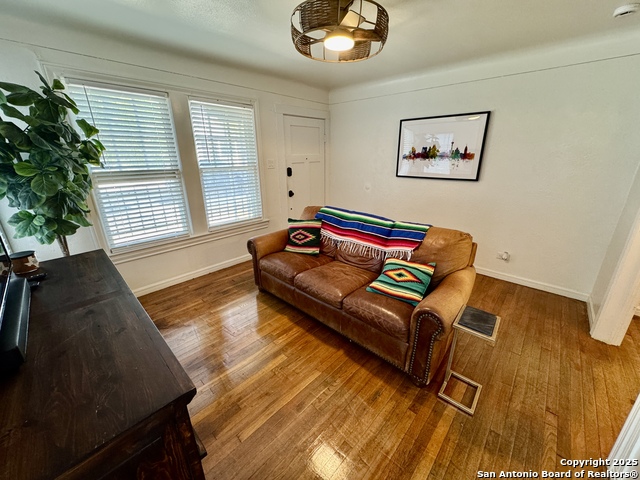 Image 3 of 20 For 118 Callaghan A