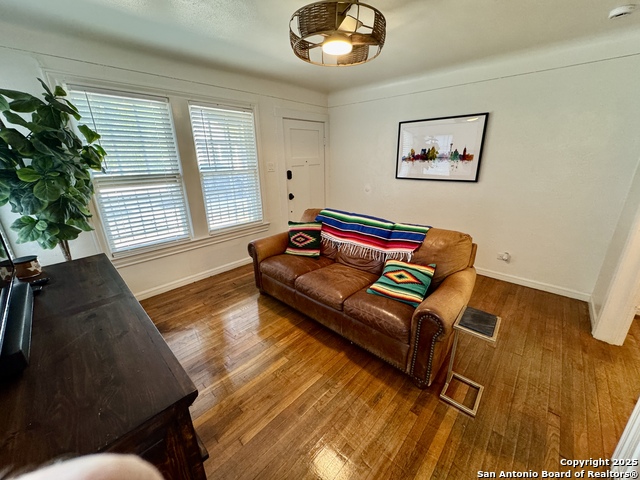 Image 5 of 20 For 118 Callaghan A