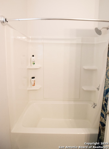 Image 16 of 24 For 207 Paradise Dr