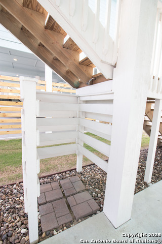 Image 20 of 24 For 207 Paradise Dr