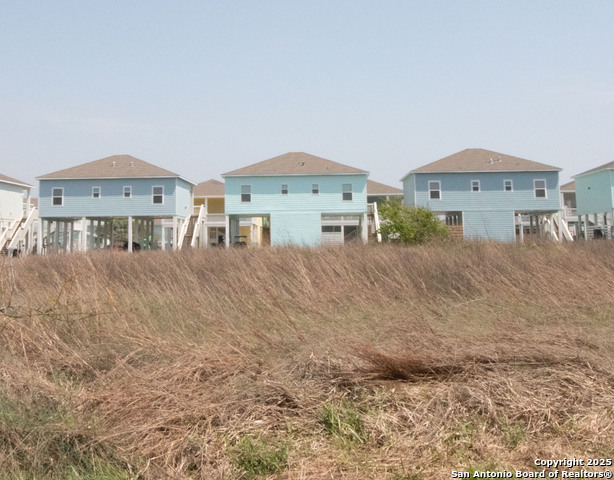 Image 22 of 24 For 207 Paradise Dr