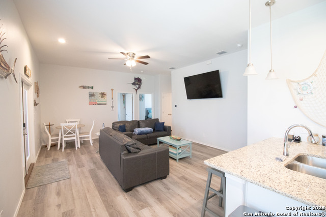 Image 6 of 24 For 207 Paradise Dr