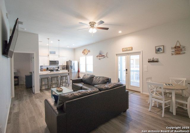 Image 7 of 24 For 207 Paradise Dr