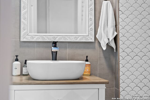 Image 28 of 42 For 618 Sumner Dr