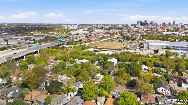 Image 18 of 19 For 155 Zavalla W