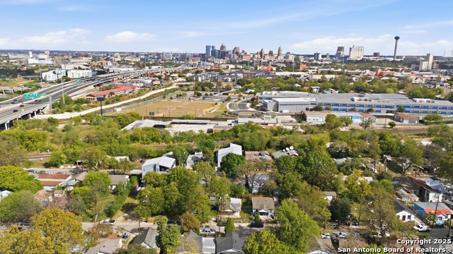 Image 19 of 19 For 155 Zavalla W