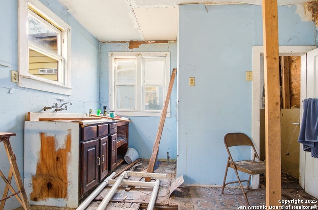 Image 6 of 19 For 155 Zavalla W