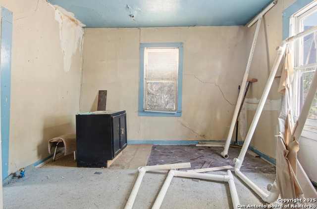 Image 7 of 19 For 155 Zavalla W